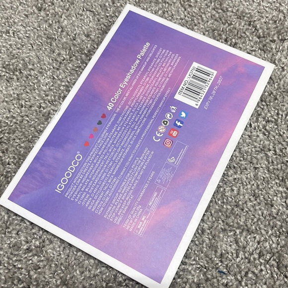 IGOODCO 40 Color Eyeshadow Palette - Picture 4 of 4